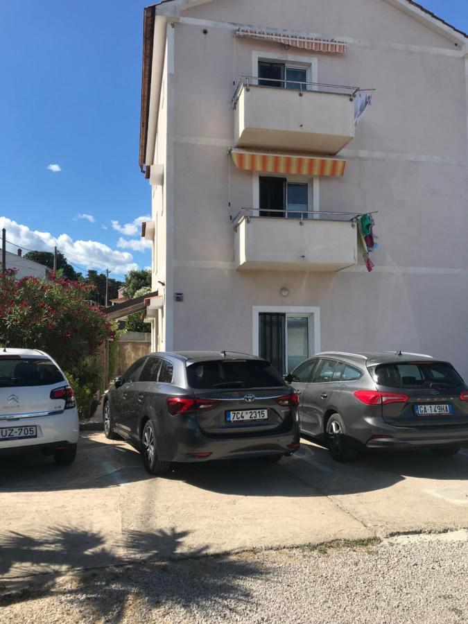 Botic Apartments Šilo Exterior foto